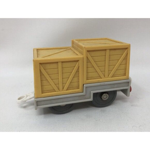 THOMAS THE TRAIN TRACKMASTER  YELLOW CARGO TRAIN TENDER 2005 - Picture 1 of 4